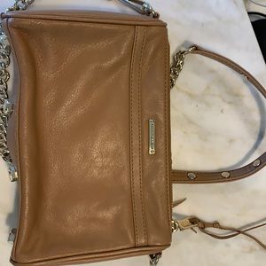 Leather camel color shoulder bag with chain and leather strap.